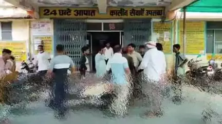 बुलंदशहर: बुलंदशहर नगर क्षेत्र के मोहल्ला रुकन सराय में दबंगों ने घर में घुसकर युवक पर धारदार हथियारों से किया हमला