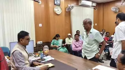ଅନୁଗୋଳ: ଅତିରିକ୍ତ ଜିଲ୍ଲାପାଳଙ୍କ କାର୍ଯ୍ୟାଳୟ ପରିସରରେ ଜନ ଶୁଣାଣି ଶିବିର ଅନୁଷ୍ଠିତ