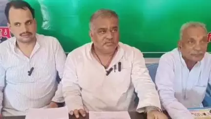 महाराजगंज: महाराजगंज कांग्रेस कार्यालय पर कांग्रेस जिलाध्यक्ष विजय सिंह ने प्रेस वार्ता में भाजपा सरकार की शिक्षा नीति पर किया हमला