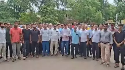 पाली: मुंबई के मीरा भयंदर में व्यापारी द्वारा मराठी नहीं बोलने पर हुई मारपीट के खिलाफ पाली में राष्ट्रपति के नाम दिया ज्ञापन