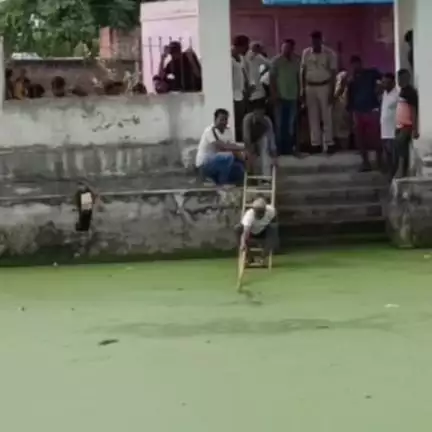 कठूमर: सीटाहेड़ा में गांव से लापता नौ वर्षीय बालक का शव टीटपुरी के जोहड़ में मिला, पुलिस ने शव निकाल कर परिजनों को सौंपा