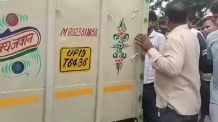 शामली: शामली में कांवड़ मार्ग पर खुलेआम मांस ले जा रहे वाहन को छोड़कर फरार हुआ चालक, पुलिस ने कराई सैंपलिंग