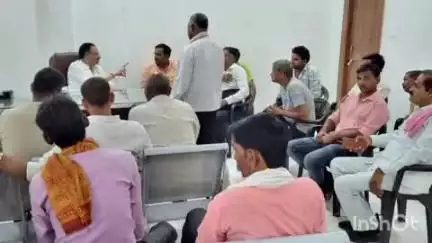 अलीगंज: अलीगंज विधायक ने अपने कैंप कार्यालय पर जनता दरबार लगाया, सुनी फरियादियों की समस्याएं