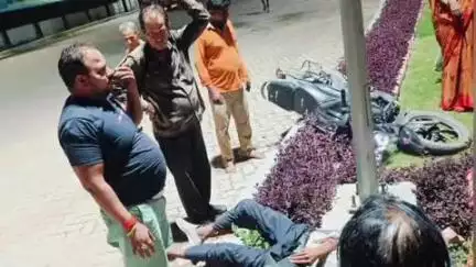 सिकंदरा: रसधान कस्बे के पास नेशनल हाईवे पर खंभे से टकराकर बाइक सवार दंपति घायल, पति की उपचार के दौरान हुई मौत