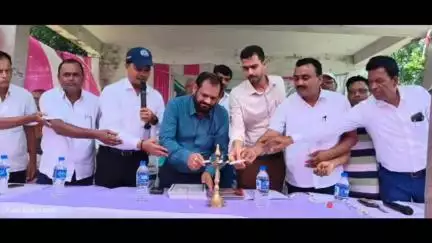 कुमारखंड: कुमारखंड ब्लॉक परिसर में खेल प्रतियोगिता का बीडीओ ने दीप प्रज्वलित कर किया उद्घाटन
