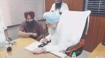 ਕੋਟਕਪੂਰਾ: ਪੰਜਾਬ ਵਿਧਾਨ ਸਭਾ ਸਪੀਕਰ ਕੁਲਤਾਰ ਸਿੰਘ ਸੰਧਵਾਂ ਨੇ ਮਾਰਕੀਟ ਕਮੇਟੀ ਦਫਤਰ 'ਚ ਲੋਕਾਂ ਦੀਆਂ ਮੁਸ਼ਕਲਾਂ ਸੁਣ ਕੇ ਅਧਿਕਾਰੀਆਂ ਨੂੰ ਦਿੱਤੀਆਂ ਹਦਾਇਤਾਂ