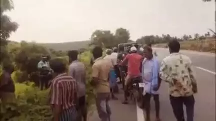మలిమేలు కండ్రిగ బస్టాప్ సమీపంలో బైక్‌ను ఢీకొట్టిన కారు, వ్యక్తికి తీవ్ర గాయాలు