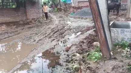 पोलायकलां: अकोदिया नगर परिषद के फुलेन गांव के वार्ड नंबर-5 में नाला निर्माण नहीं होने से सड़कों पर हुआ जलभराव #jansamasya
