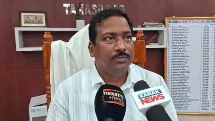 ଜଗତସିଂହପୁର: ଆଳିପିଙ୍ଗଳ ବାଲିଘାଇ ବିସ୍ଥାପିତ ୧୬ ପରିବାରଙ୍କୁ ଥଇଥାନ ସଂକ୍ରାନ୍ତରେ ସୂଚନା ଦେଇ ନିଜ କାର୍ଯ୍ୟଳୟରେ ପ୍ରତିକ୍ରିୟା ରଖିଲେ ତହସିଲଦାର