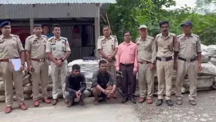 আমবাসা: আমবাসায় পেঁয়াজ বোঝাই ট্রাক থেকে আটক কোটি টাকার কাফ সিরাপ, গ্রেপ্তার 2
