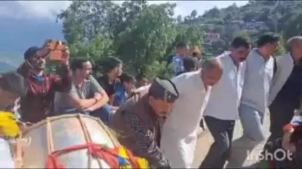 भटवाड़ी: भटवाड़ी के जखोल व द्वारी गांव में समेश्वर देवता फूल्यारी मेला ग्रामीणों ने धूमधाम से मनाया