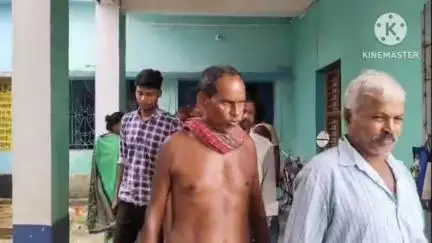 খানাকুল ১: ব্রিজ সংস্কারের দাবিতে প্রধানের সাথে দেখা করতে গিয়ে গ্রামবাসীদের সাথে বচসা,তীব্র উত্তেজনা ঠাকুরানিচক পঞ্চায়েতে