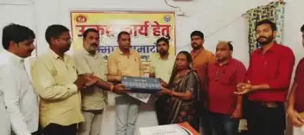 बांसी: सीएचसी बसंतपुर में उत्कृष्ट कार्य करने वाले स्वास्थ्य कर्मियों को सम्मानित किया गया