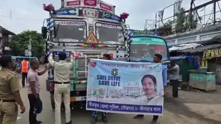নানুর: ট্রাফিক আইন নিয়ে কীর্ণাহার থানার বিশেষ কর্মসূচি,কীর্ণাহার বাসস্ট্যান্ড বাজার ও চৌরাস্তায় সচেতন শিবির; উপস্থিত:- OC