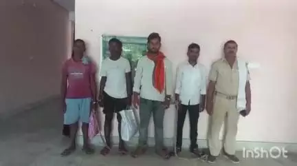 लखीसराय: उत्पाद विभाग की टीम ने दो शराब कारोबारी और दो शराबी को गिरफ्तार किया
