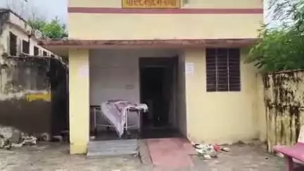 निवाई: उप जिला अस्पताल मोर्चरी में गंदगी का ढेर, मृतका युवती का शव आने पर जागा अस्पताल प्रशासन