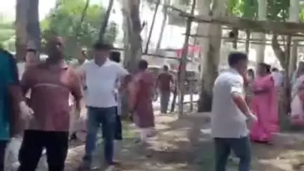 তেজপুৰ: বিধায়ক গনেশ কুমাৰ লিম্বুৰ উপস্থিতিত চাফচিকুণ কৰা হ’ল তেজপুৰ মেডিকেল কলেজৰ সন্মুখৰ ভাগ
