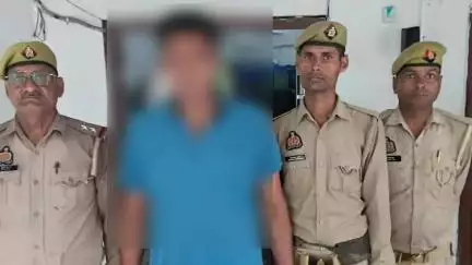 रामपुर: सोमवार को थाना सिविल लाइन क्षेत्र से धोखाधड़ी के अभियोग में पुलिस ने एक वारण्टी आरोपी को किया गिरफ्तार