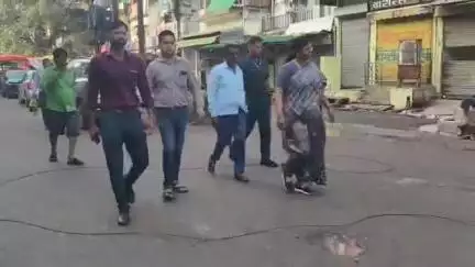 मुरैना नगर: महापौर ने कोर्ट तिराहे से सदर बाजार तक किया भ्रमण, सड़क पर अतिक्रमण करने वालों को दी सख़्त हिदायत