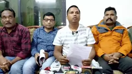 ନବରଙ୍ଗପୁର ପୋଲିସ ଷ୍ଟେସନ: ପୀଡବ୍ଲୁଡି ବଙ୍ଗଳାରେ ଏକ ସାମ୍ବାଦିକ ସମ୍ମିଳନୀ ରେ 9 ତାରିଖ 12 ଘଣ୍ଟିଆ ଭାରତ ବନ୍ଦହେବ ସୂଚନା ଦେଲେ ଆଦିବାସୀ ନେତା ରାଜେଶ ଯାନୀ