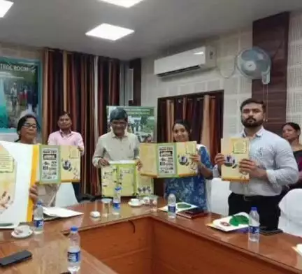 মেদিনীপুর: আদিবাসীদের জন্য কি করা হয়েছে! পুস্তিকার মাধ্যমে তথ্য প্রকাশ করল জেলা প্রশাসন মেদিনীপুরে