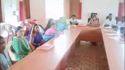 गांडेय बीडीओ के निर्देशानुसार दासडीह सचिवालय में पंचायत मुखिया की अध्यक्षता में ग्राम जल स्वच्छता समिति की बैठक हुई