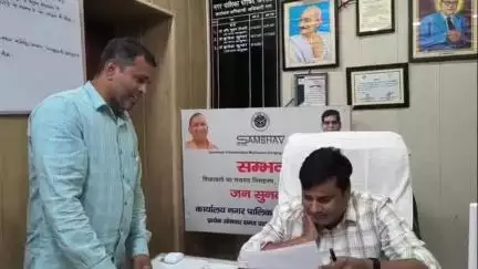 अमरोहा: अमरोहा के ईओ ने संभव पोर्टल के माध्यम से शहरवासियों की समस्याएं सुनी, चार शिकायतों का तत्काल निस्तारण कराया