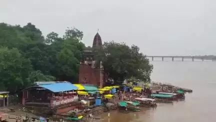 खातेगांव: नेमावर में 865 फीट तक पहुंचा नर्मदा नदी का जलस्तर, बरगी बांध के 9 गेट खोले जाने के बाद अलर्ट मोड पर ज़िला प्रशासन