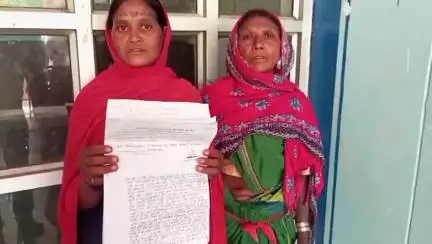 डिंडौरी: जिला अस्पताल में इलाज के दौरान बेटे की मौत के बाद पड़रिया क्र. 2 के पीड़ित परिजनों ने प्रशासन से राहत राशि की गुहार लगाई