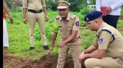वरला: हरियाली महोत्सव के तहत थाना वरला पुलिस का वृहद पौधारोपण अभियान संपन्न