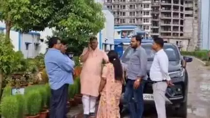 सिमरिया: सीकरी थाना ओपी में सांसद-विधायक को धारा 144 के तहत किया गया नजरबंद, बेलतू जाने से रोका