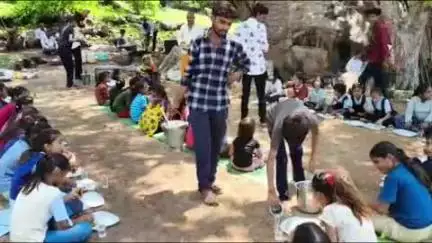 छतरपुर: बृजपुरा गांव में सिद्ध बाबा के स्थान पर भंडारा और कन्या भोजन का हुआ आयोजन