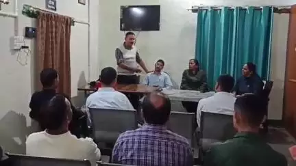 पौड़ी: होमगार्ड्स के प्लाटून कमांडर प्रदीप सिंह रावत के प्रमोशन और ट्रांसफर पर कार्मिकों ने विदाई समारोह का आयोजन किया
