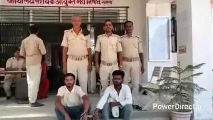 कहरा: उत्पाद पुलिस ने छापेमारी कर 2 शराबियों को किया गिरफ्तार, सहरसा कोर्ट में पेश कर आगे की कार्रवाई में जुटी