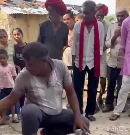 बारां: कोयला गांव के रानी बडोद मोहल्ले में 5 फीट का सांप निकला, सर्प मित्र ने किया सफल रेस्क्यू