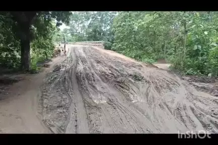 ଆଠମଲ୍ଲିକ: ସାନହୁଲା ବ୍ରିଜ ରେ ଆପ୍ରୋଚ ରୋଡ଼ ମରାମତି ହେଉନି , ଜିଲ୍ଲାପାଳ ଙ୍କ ଠାରେ ଅଭିଯୋଗ କଲେ ଅଞ୍ଚଳବାସୀ 
 ଆଠମଲ୍ଲିକ ବ୍ଲକ ଠାକୁରଗଡ ଥାନା ସାନହୁଲା