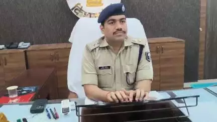 किशनगंज: रूईधासा ओवरब्रिज लूटकांड के अंतिम अभियुक्त अल्ताफ रज़ा ने किया आत्मसमर्पण