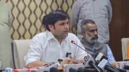 पलवल: खेल मंत्री गौरव गौतम ने एचएसवीपी अधिकारियों से कहा, सेक्टर में बिजली, पानी व सड़क दुरुस्त करवाएं