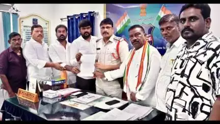 హుజూరాబాద్: మాల కన్నమదాసు చిత్రపటాన్ని అవమాన పరచడం పట్ల మాల కులస్తులు పరకాల సమ్మయ్య MLA కౌశిక్ రెడ్డి పై పోలీస్ స్టేషన్ లో ఫిర్యాదు