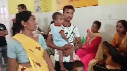 सीतापुर: हुसैनगंज के पास तेज रफ़्तार ऑटो अनियंत्रित होकर सड़क पर पलटा, 8 लोग हुए घायल