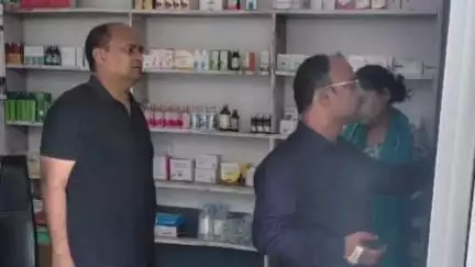 लहरपुर: लहरपुर नगर व ग्रामीण क्षेत्रों में प्राइवेट हॉस्पिटलों के खिलाफ स्वास्थ्य विभाग की टीम ने 2 हॉस्पिटलों को थमाई नोटिस