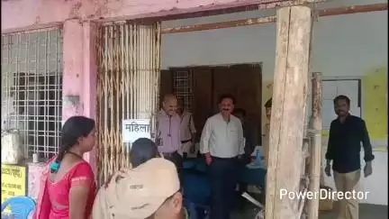 परसिया: परासिया: न्यूटन में पार्षद उपचुनाव में भारी बारिश के बीच 82% मतदान, 423 मतदाताओं ने किया मतदान, ईवीएम सील