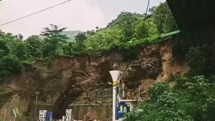 बद्दी: हिमाचल प्रदेश बद्दी में भारी बारिश ने मचाई तबाही, साईं ब्राह्मण पेट्रोल पंप पर हुआ भारी भूस्खलन, बड़ा हादसा टला