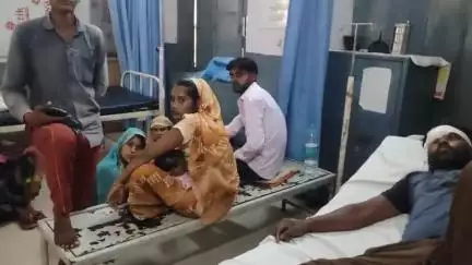महावन: महावन रोड पर दो मोटरसाइकिलों की आमने-सामने टक्कर में 2 लोग घायल, अस्पताल में कराया भर्ती
