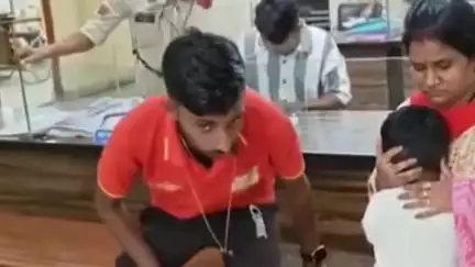 रायगढ़: आनंद मार्ग स्कूल बेलाडुला में शिक्षक ने साढ़े तीन साल के नर्सरी छात्र से की मारपीट, परिजनों ने की शिकायत