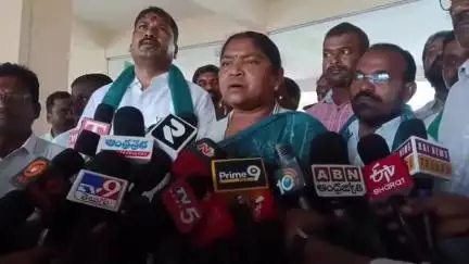 వెంకటాపురం: మాజీ మంత్రి కేటీఆర్ పై ఫైర్ అయిన మంత్రి సీతక్క