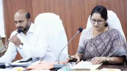 कोडरमा: समाहरणालय में जिला विकास समन्वय एवं निगरानी समिति की बैठक में केंद्रीय मंत्री ने दिए कई निर्देश