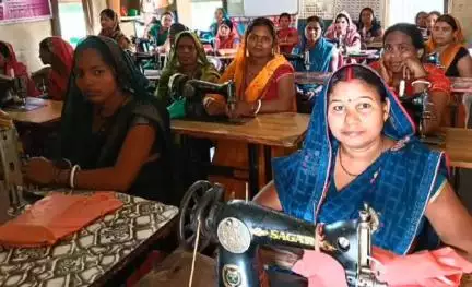 लखीसराय: सूरजगढ़ा प्रखंड में जीविका दीदियों के लिए तीन सिलाई केंद्रों का शुभारंभ