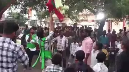 నారాయణ్​ఖేడ్: నారాయణఖేడ్ డివిజన్ పరిధిలో మోహరం పండగ లో మజ్న ఆటలు ఆడిన యువకులు