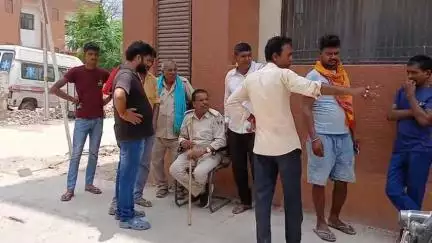 बेतिया: आईटीआई क्षेत्र में युवक ने की आत्महत्या, प्रताड़ना का आरोप, परिवार के सदस्य फरार